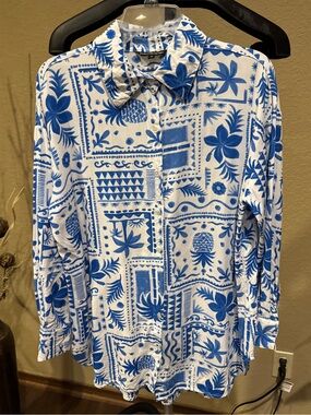 Women’s Blue & White Tropical Button-Down Shirt